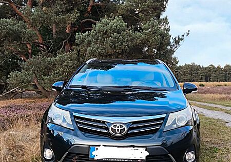Toyota Avensis 2,2-l-D-4D Automatik Executive Executive