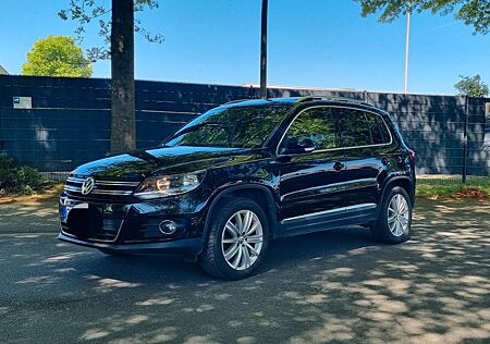 VW Tiguan Volkswagen 2.0 TDI DSG 4M Life AHK PANO LM18 PDC
