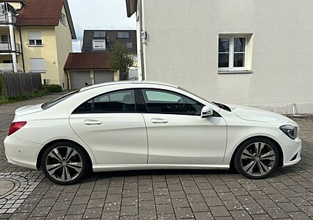 Mercedes-Benz CLA 200 -