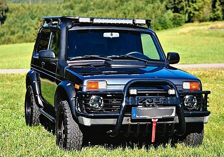 Lada Niva Komplettumbau - Black Edition