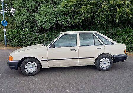 Ford Escort 88 neu aufgebaut / wg. Platzmangel...