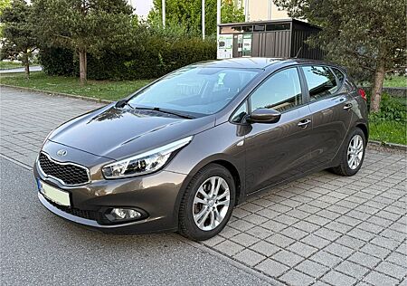 Kia Cee'd / Ceed 1.4 / Einparkhilfe / Lenkradheizung