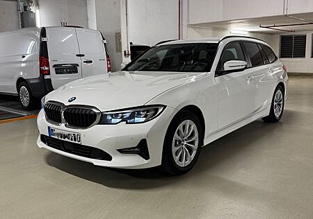 BMW 318 d Advantage HUD LED ACC Live Cockpit