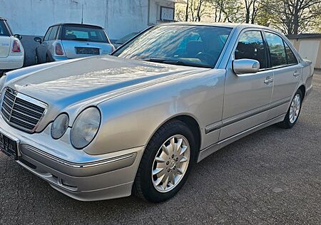 Mercedes-Benz E 240 ELEGANCE, 2-Hand Sehr gepflegt