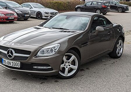 Mercedes-Benz SLK 250 7G Auto. NAVI KLIMA SHZ GEPFLEGT