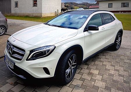 Mercedes-Benz GLA 200 Night Paket/AHK/8-f