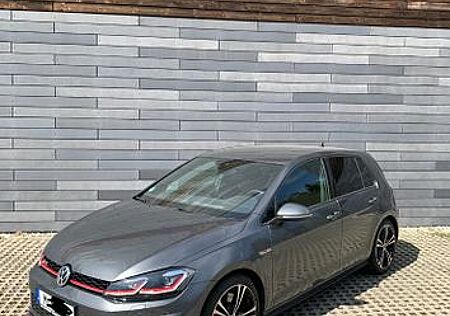 VW Golf Volkswagen 2.0 TSI DSG GTI Performance Facelift