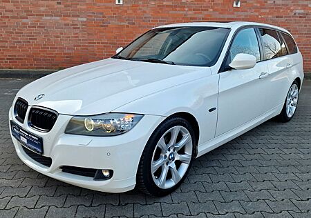 BMW 320i Touring / Panorama / Leder / Allwetter /