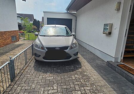 Ford Focus 1,6 Titanium Titanium 8 fach bereift