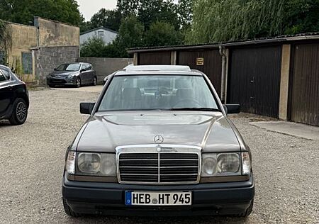 Mercedes-Benz 260 260e