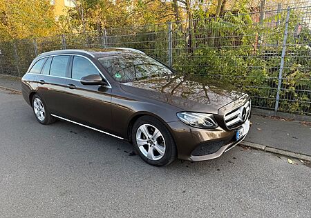 Mercedes-Benz E 220 E AVANTGARDE NAVI