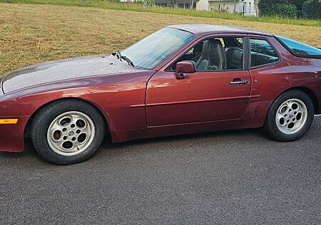 Porsche 944
