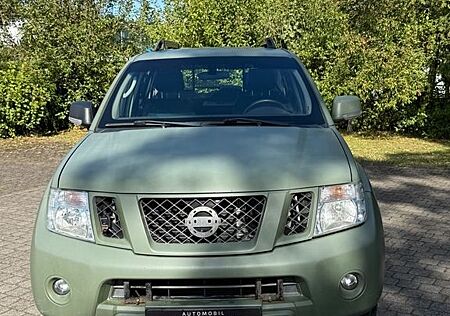 Nissan Pathfinder gebraucht kaufen Nissan Pathfinder 2.5 dCi XE STIER BUNDESWEHR