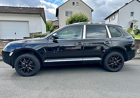 Porsche Cayenne - -