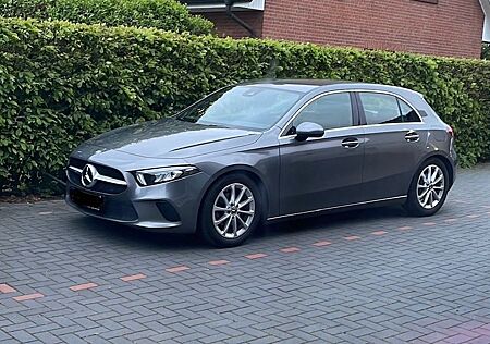 Mercedes-Benz A 180 -