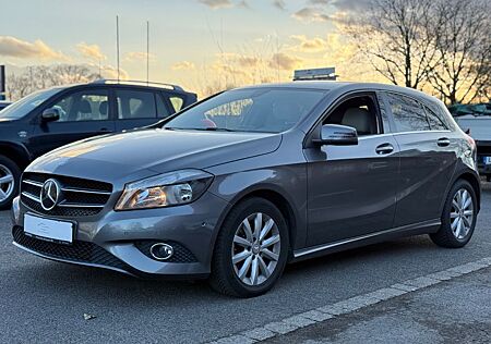 Mercedes-Benz A 180 BlueEfficiency / Vollleder weiß / Navi