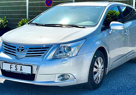 Toyota Avensis Kombi Executive Automatikgetriebe Leder