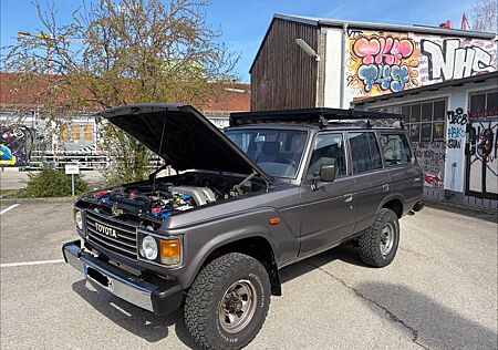 Toyota Land Cruiser HJ61
