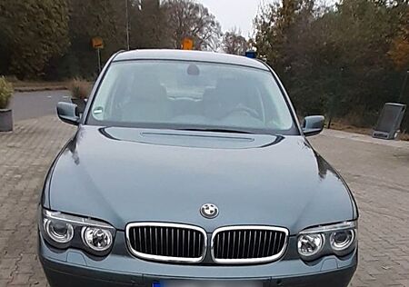 BMW 735i A -