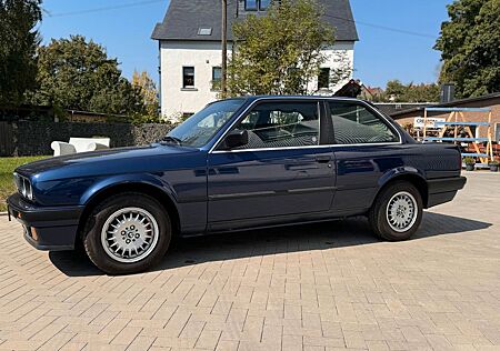 BMW 320 i E30