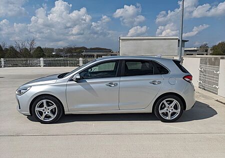 Hyundai i30 1.6 CRDi 100kW / 136PS Premium Ausstattung