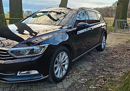 VW Passat Variant Volkswagen Top gepflegter Highline | 2.0