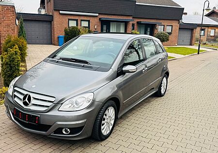 Mercedes-Benz B 200 Special Edition-Automatik-Pano.-Tüv neu.