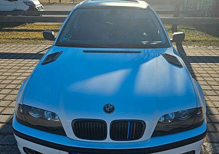 BMW 323i -