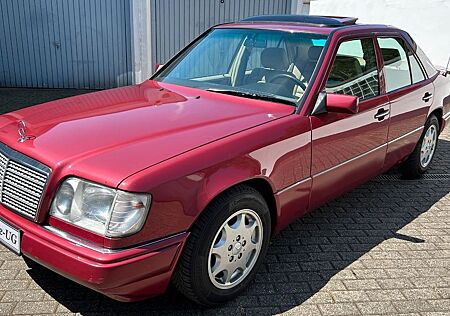Mercedes-Benz E 220 / Automatik / Leder / Klima