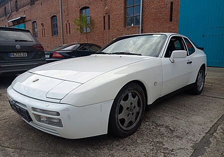 Porsche 944 S2