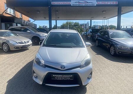 Toyota Yaris Hybrid Life