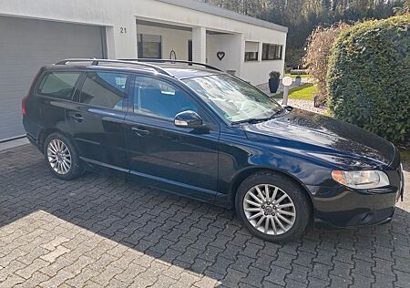 Volvo V70 2.4D Momentum Kombi