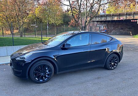 Tesla Model Y Long Range Dual Motor AWD LR 1. Hd.