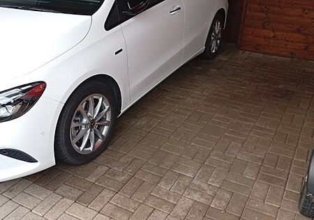 Mercedes-Benz B 250 e DCT -