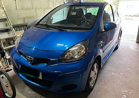 Toyota Aygo (X) Aygo (X) 1,0-l-VVT-i CoolBlue CoolBlue