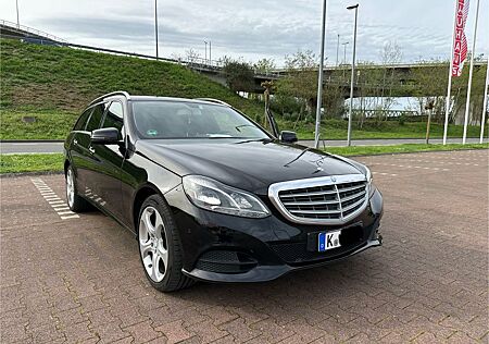 Mercedes-Benz E 220 7 Sitzer BlueTEC 4MATIC T ELEGANCE Autom.