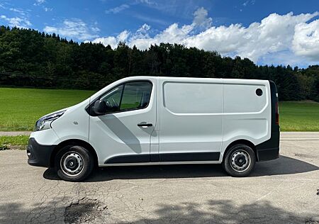 Renault Trafic mit Würth-Regal