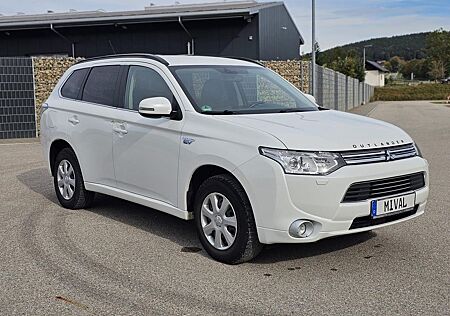 Mitsubishi Outlander PHEV Plus 4WD/Hybrid/LED/Tempomat