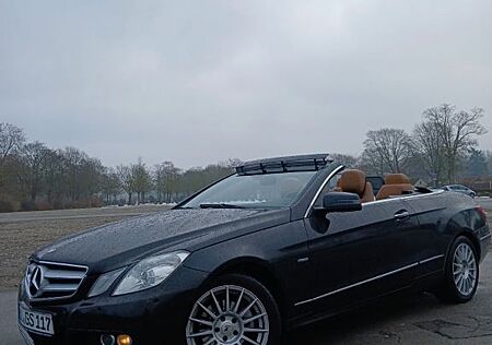 Mercedes-Benz E 250 Cabriolet BlueEFF. AVANTGARDE AV...