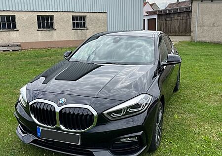 BMW 118i Sport Line | 1. Hand | NAV | PDC | LED