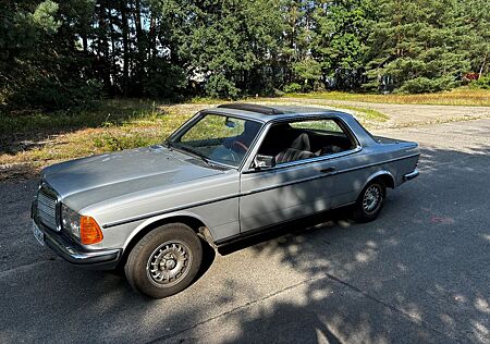 Mercedes-Benz 280 CE (C 123)