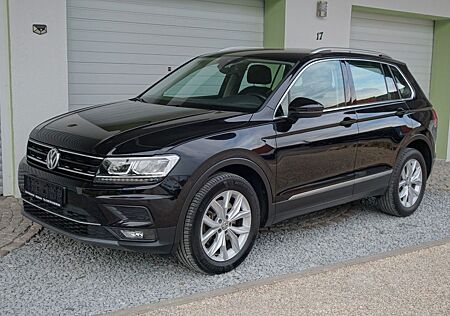 VW Tiguan Volkswagen Highline 4Motion"Navi"LED"AHK"elektr.Heck