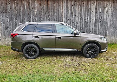 Mitsubishi Outlander 2.2 DI-D Edition 100+ 4WD Automati...