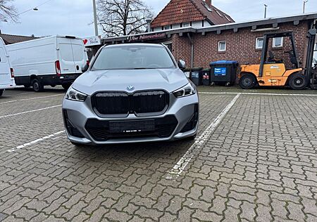 BMW iX1 xDrive30-, AHK Vollausstattung