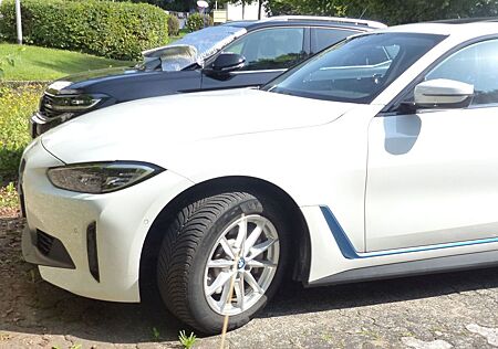 BMW i4 eDrive35 - Frunk, Glasdach, Abst.temp., Eiche