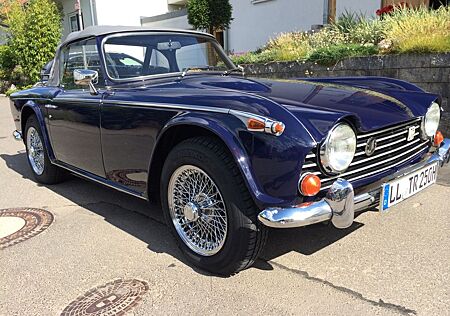 Triumph TR5