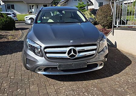 Mercedes-Benz GLA 180 -