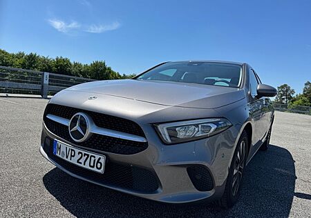 Mercedes-Benz A 180 -