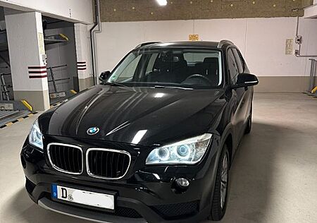 BMW X1 sDrive18d - AHK, PDC, Navi, Xenon