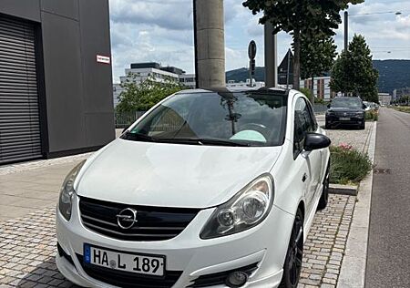 Opel Corsa D 1.2 Limited Color Edition
